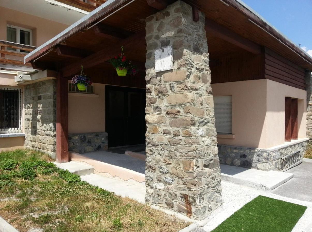 Vars, Appart Spacieux Renove 4 Couchages Dans Chalet Вар Экстерьер фото