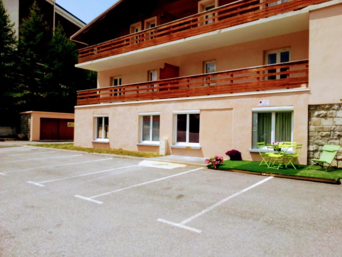 Vars, Appart Spacieux Renove 4 Couchages Dans Chalet Вар Экстерьер фото
