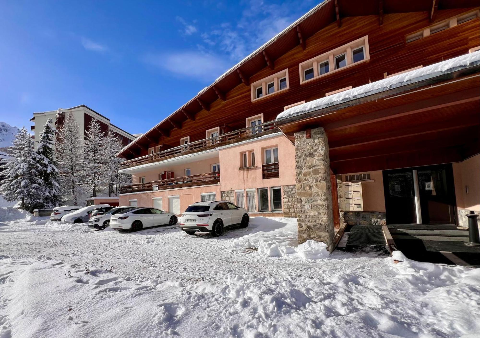 Vars, Appart Spacieux Renove 4 Couchages Dans Chalet Вар Экстерьер фото
